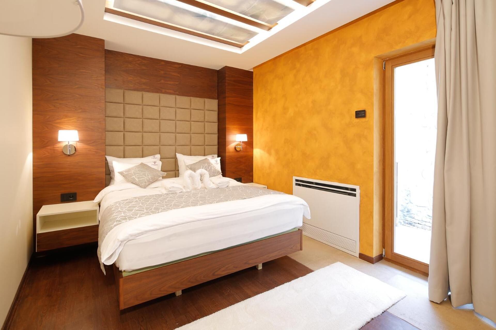 premium bedding, in-room safe, desk, soundproofing