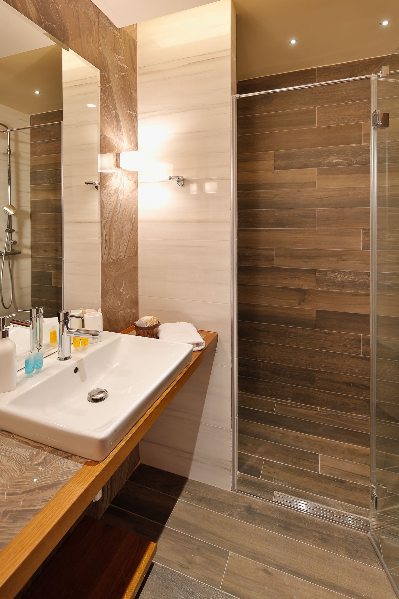 superior apartment, 2 bedrooms | bathroom sink