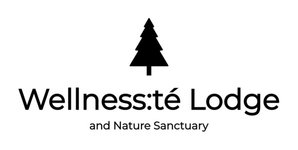 Un logotipo con un árbol estilizado y el texto 'Wellness.té Lodge and Nature Sanctuary'.