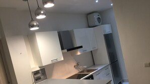 Deluxe Apartment, 2 Bedrooms | Private kitchen - Residence Pa omar (Dakar)