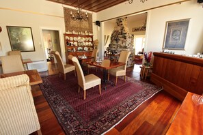 Breakfast and dinner served, local cuisine