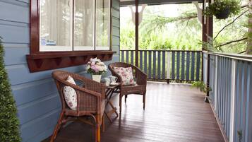 Luxury Cottage, 3 Bedrooms | Balcony view