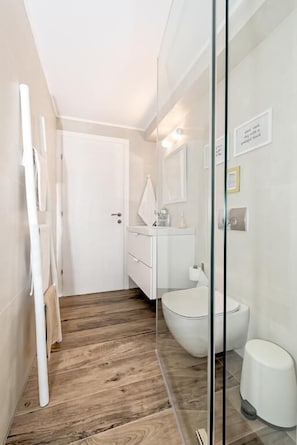 Huis, 3 slaapkamers | Badkamer | Een douche, gratis toiletartikelen, een haardroger, handdoeken