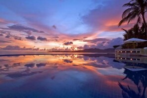 Infinity pool