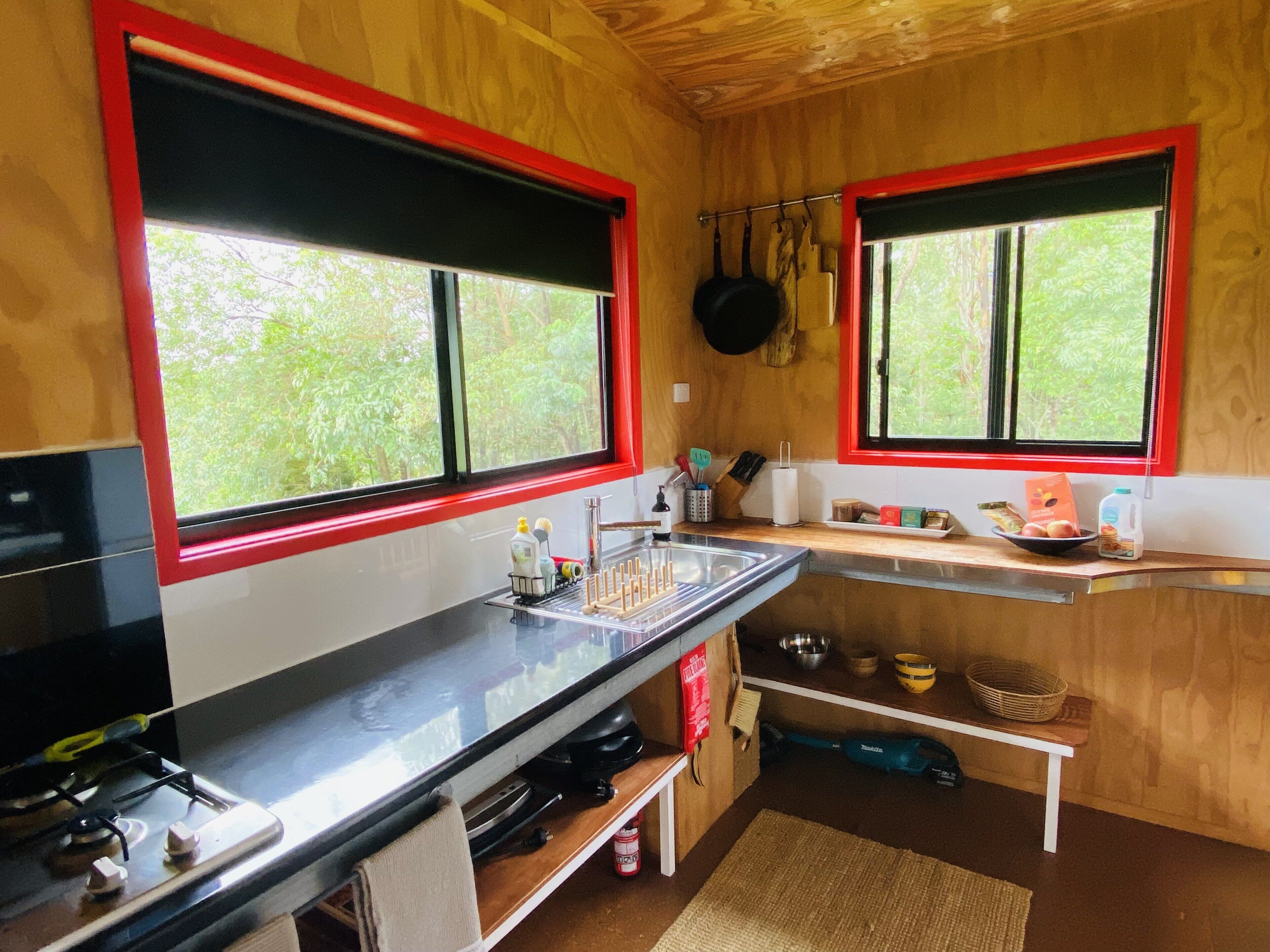 Fridge, coffee/tea maker, toaster