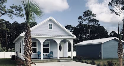 🏖✈️ Hangar #13 ✈️🏖Pool! Pet Friendly Cottage in Mexico Beach 🐾 🐾