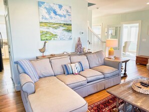 Televisión y oficina 