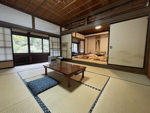 로열 더블룸, 정원 전망 | 오리/거위털 이불, 객실 내 금고, 무료 WiFi, 침대 시트