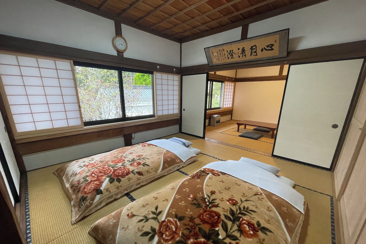 Family Room | Down comforters, in-room safe, desk, WiFi (free)