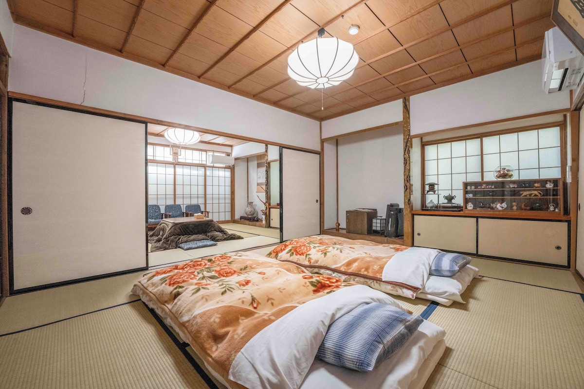 Family Double Room | Down comforters, in-room safe, desk, WiFi (free)