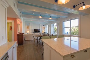 Fridge, microwave, oven, stovetop - A Sunset & Harbour View at The Truman Annex in Key West (Key West)