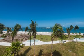 A heated pool - A Sunset & Harbour View at The Truman Annex in Key West (Key West)