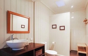 Shower, jetted tub, hair dryer