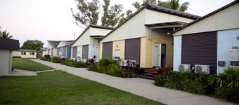 村莊 - 鱷魚溪飯店