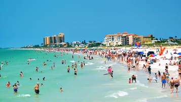 Beach nearby, sun loungers, beach towels