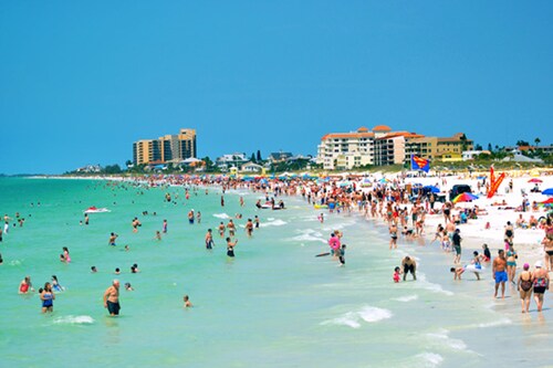 KAUNISTA CONDO-MINUUTTA upeaista rannoista ja paljon perheen vetovoimia !!!