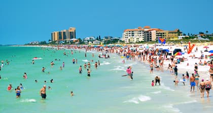 BEAUTIFUL CONDO MINUTES FROM GORGEOUS BEACHES & FAMILY ATTRACTIONS