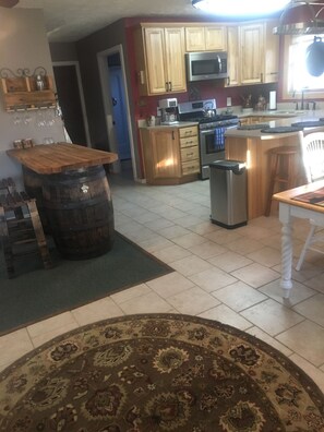 Microwave, dishwasher, coffee/tea maker, cookware/dishes/utensils