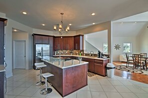 Fridge, microwave, stovetop, dishwasher - Gorgeous Ocean Springs Waterfront Home w/ Dock! (Ocean Springs)