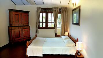 3 bedrooms, in-room safe, iron/ironing board, free WiFi