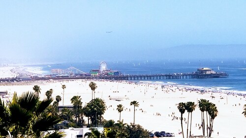 Very spacious 2 bedrooms + 2 bathrooms in Prime Santa Monica + free parking