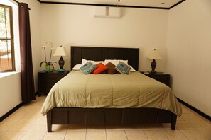 3 عدّة غرف نوم ومكواة/لوح كي وواي فاي وملاءات أسرّة