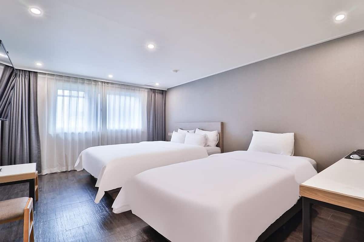 Premier Twin Room | Individuell dekoriert, individuell eingerichtet, Verdunkelungsvorhänge