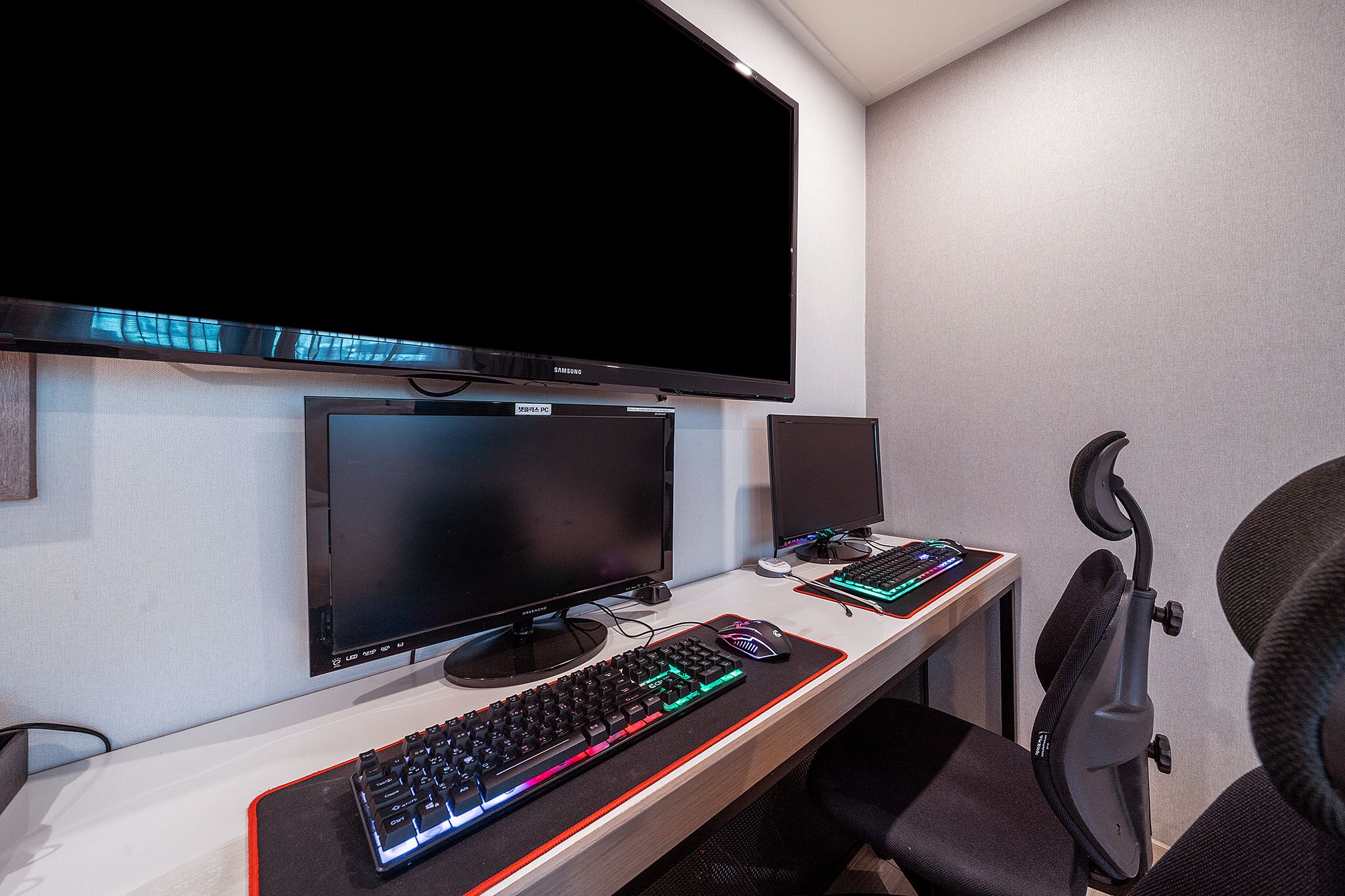 standard double room, smoking (a) | individually decorated, individually furnished, blackout curtains