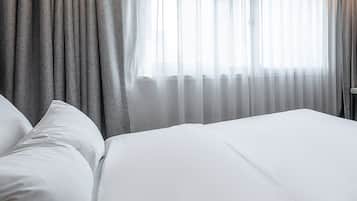 Deluxe Double Room, Smoking (B) | Individually decorated, individually furnished, blackout drapes