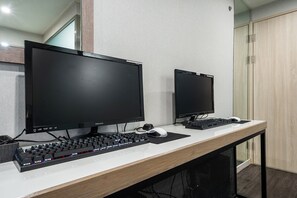 Premier Room | 客室ごとに異な��る装飾、客室ごとに異なるインテリア、遮光カーテン、WiFi (無料)