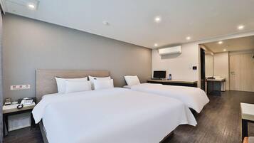 Decoración personalizada, muebles diferentes y cortinas blackout