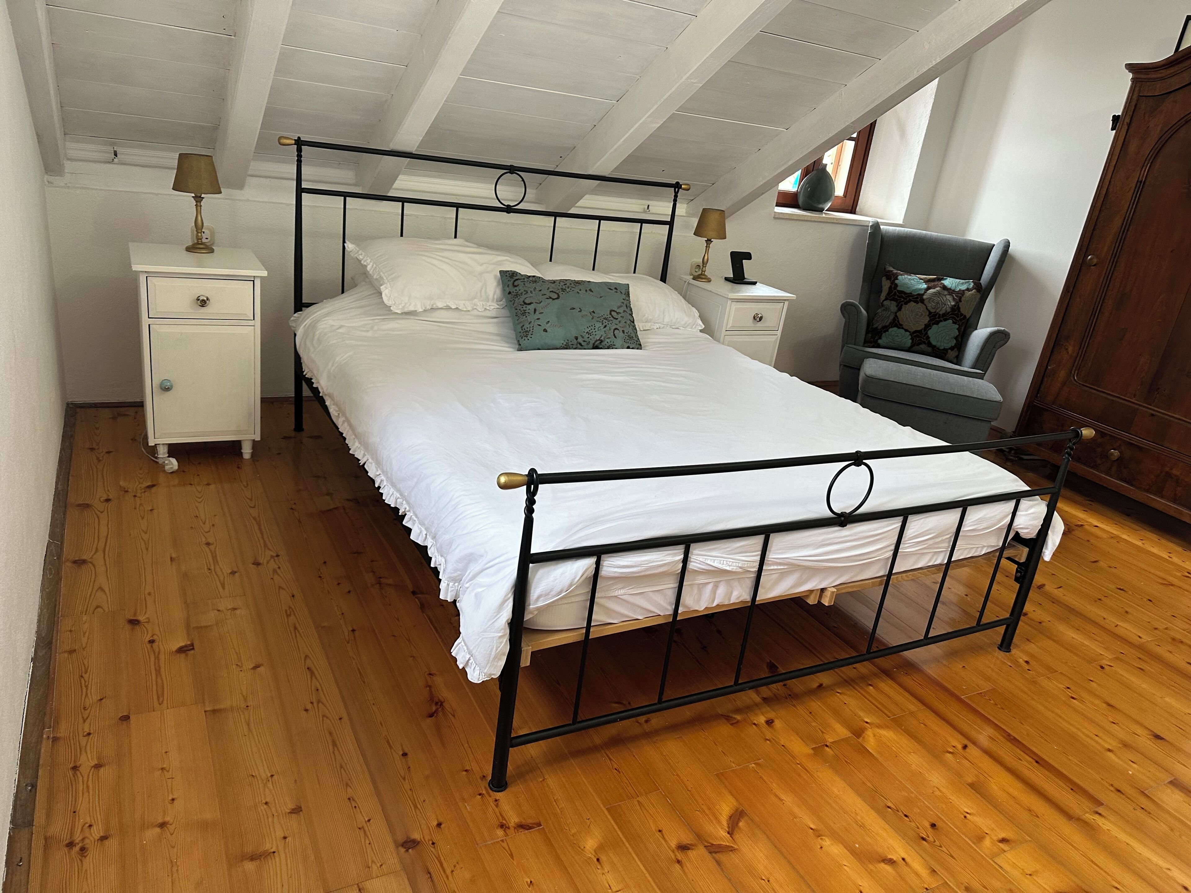 5 bedrooms, iron/ironing board, travel cot, free WiFi