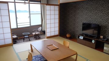 传统客房, 海洋景观 (Japanese Style) | 高档床上用品、客房内保险箱、办公桌、免费 WiFi