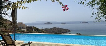 Villa luxueuse, piscine privée, vues imprenables sur la mer, 100 km de sentiers de randonnée