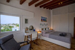4 Schlafzimmer, Zimmersafe, Schreibtisch, Bügeleisen/Bügelbrett