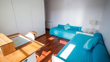 3 bedrooms, desk, iron/ironing board, travel crib