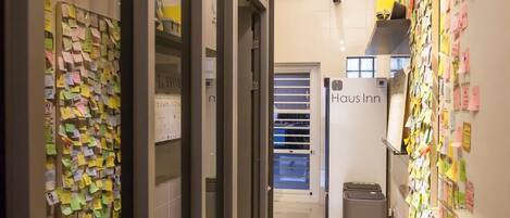 46-inch Smart TV with digital channels, TV, Netflix