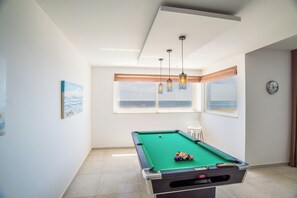 Game room - Brand New Contemporary Sky Villas with Private pool - The Waterfront (Marsaskala)