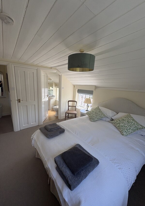 3 bedrooms, iron/ironing board, travel cot, free WiFi