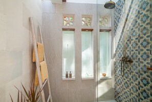 Exclusive Villa, 2 Bedrooms | 1 bedroom, in-room safe, desk, free WiFi - Villa Coral Flora (Gili Trawangan)
