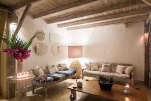 Villa exclusive, 4 chambres | 1 chambre, coffre-fort, bureau, accès au Wi-Fi (inclus)