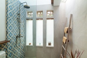 Exclusive Villa, 2 Bedrooms | 1 bedroom, in-room safe, desk, free WiFi - Villa Coral Flora (Gili Trawangan)