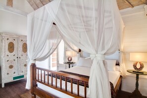 Exclusive Villa, 4 Bedrooms | 1 bedroom, in-room safe, desk, free WiFi - Villa Coral Flora (Gili Trawangan)