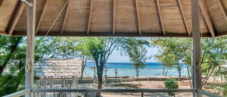 Exclusive Villa, 4 Bedrooms | 1 bilik tidur, peti besi dalam bilik, meja, Wi-fi percuma