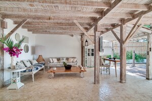 1 habitación, caja de seguridad en la habitación y escritorio 