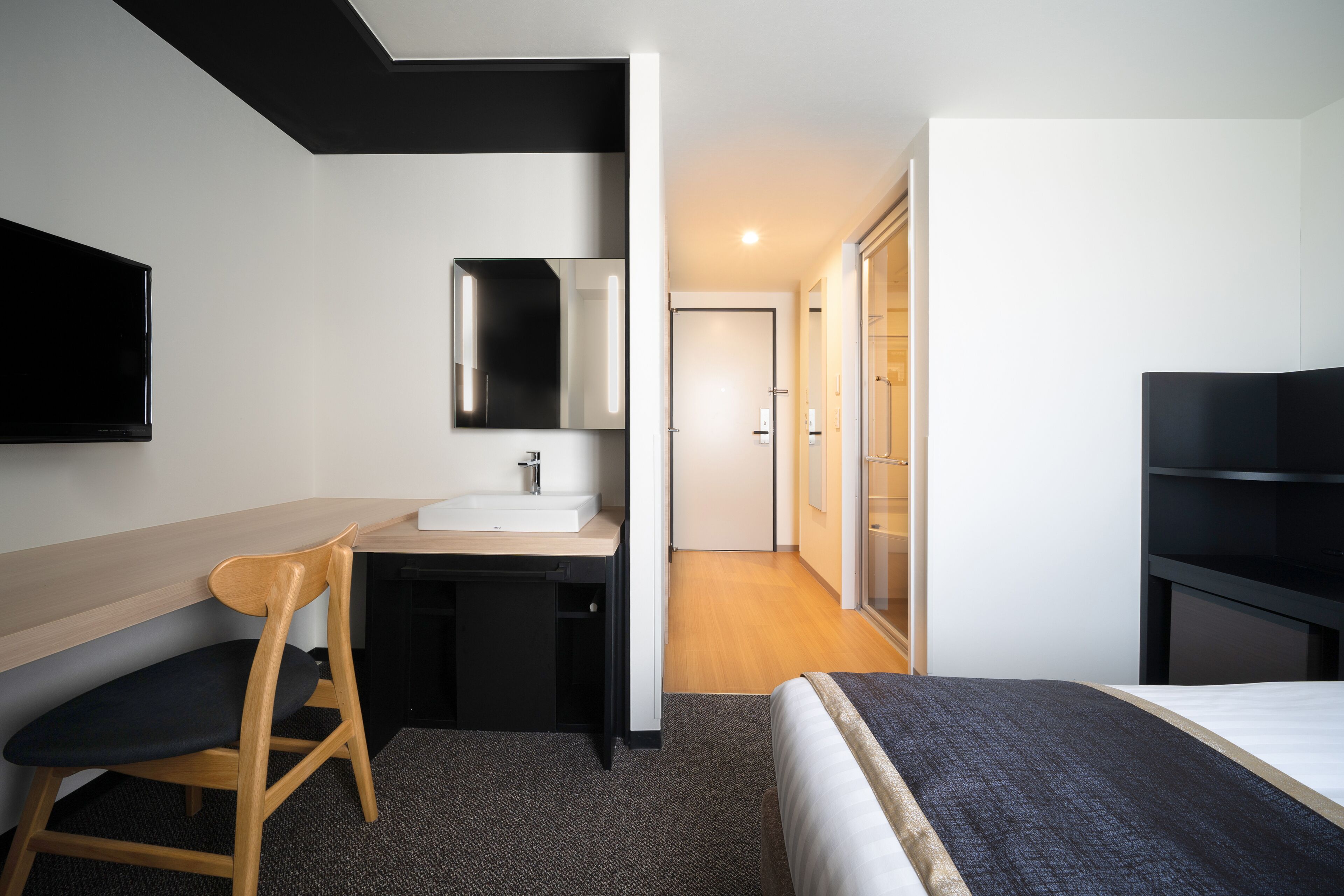 moderate single room, non smoking [18 sqm] | desk, laptop workspace, free wifi, bed sheets