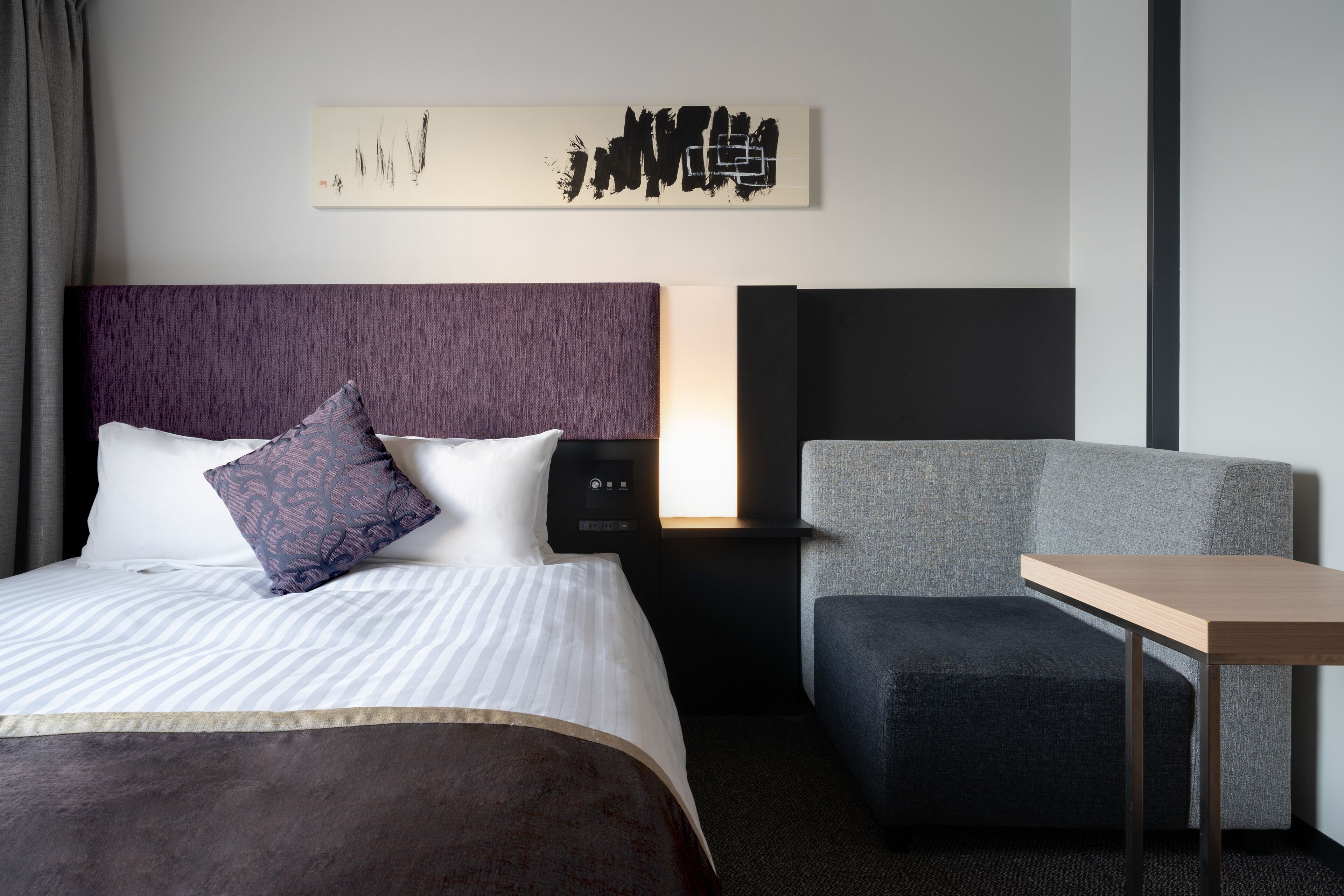 desk, laptop workspace, free wifi, bed sheets