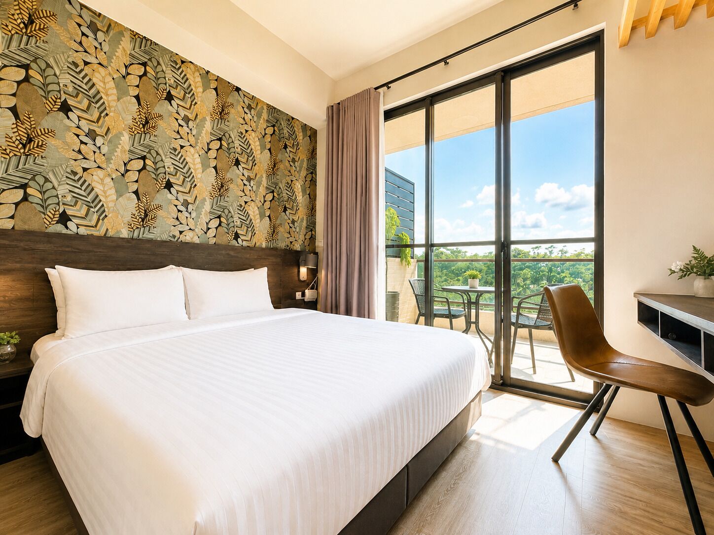 Chambre Double Ville, 1 très grand lit, terrasse, vue montagne | 1 chambre, bureau, rideaux occultants, Wi-Fi gratuit