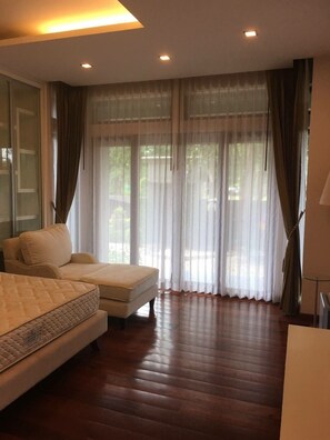 Five Bedrooms Private Pool Villa  | 5 多间卧室、办公桌、遮光窗帘、熨斗/熨衣板