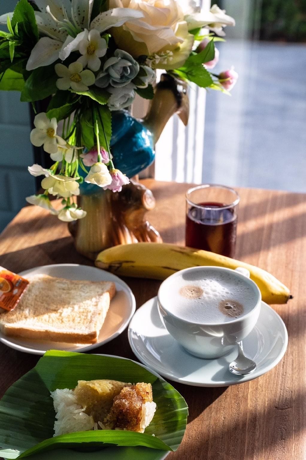 daily cooked-to-order breakfast (thb 250 per person)